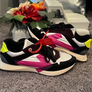 100% authentic Off-White sneakers